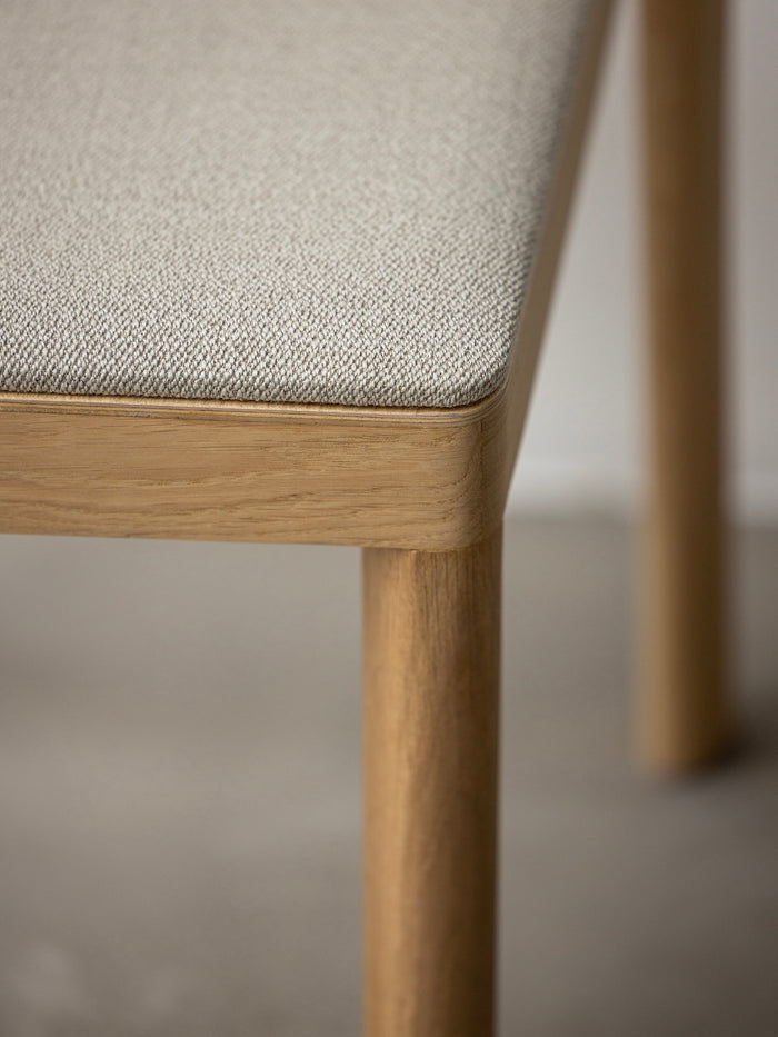 Kann Design - Chaise Galta chêne naturel - tissu gris C2071