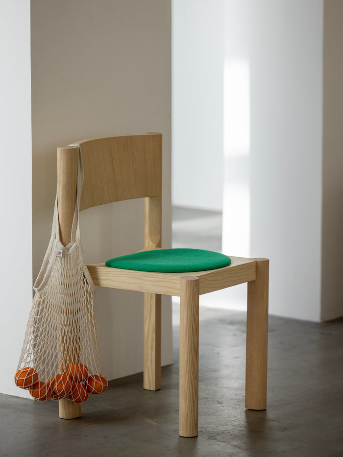 Kann Design - Chaise Paume frêne naturel - tissu vert C3046