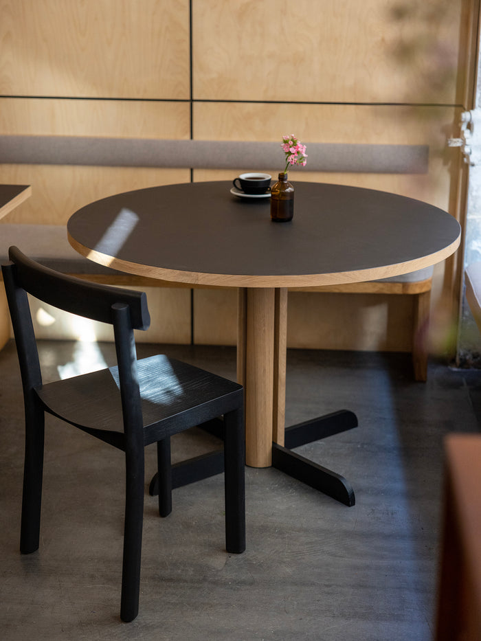 Kann Design - Table de repas Toucan Round noir - chêne DT1942