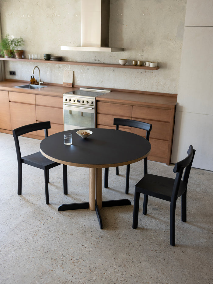 Kann Design - Table de repas Toucan Round noir - chêne DT1942