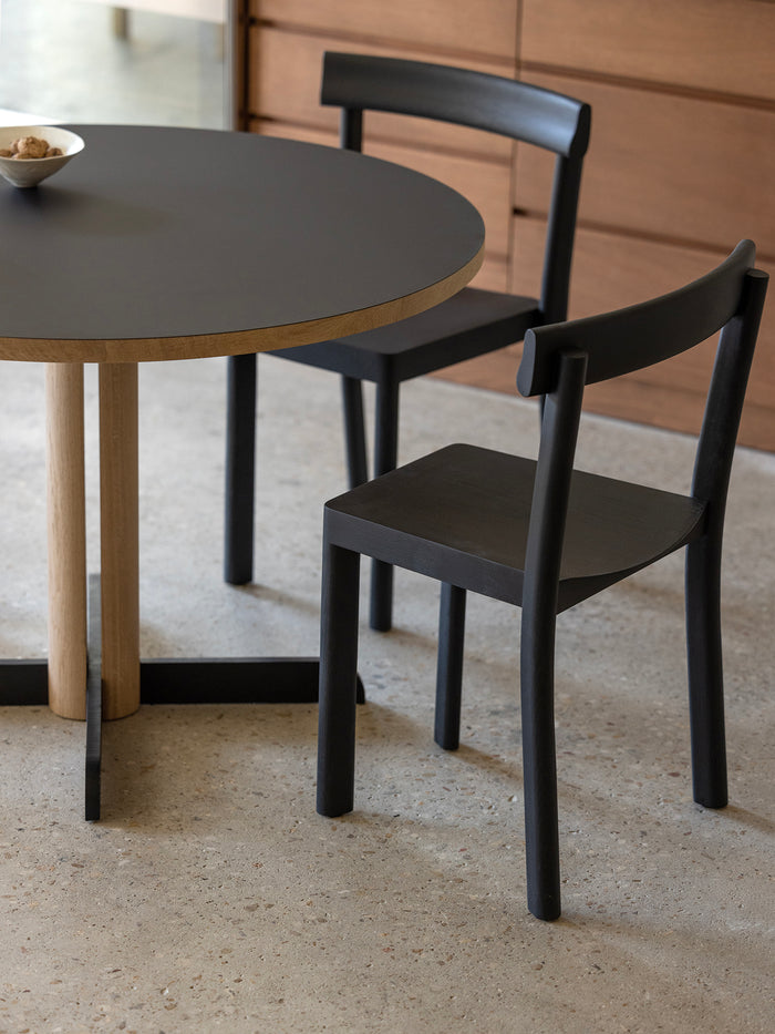 Kann Design - Table de repas Toucan Round noir - chêne DT1942