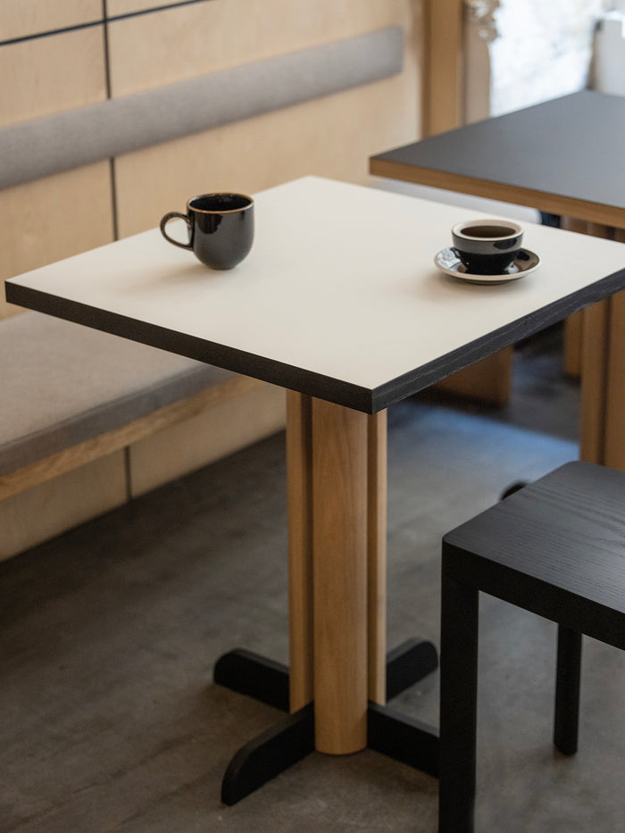 Kann Design - Table de repas Toucan Square blanc - chêne DT1965