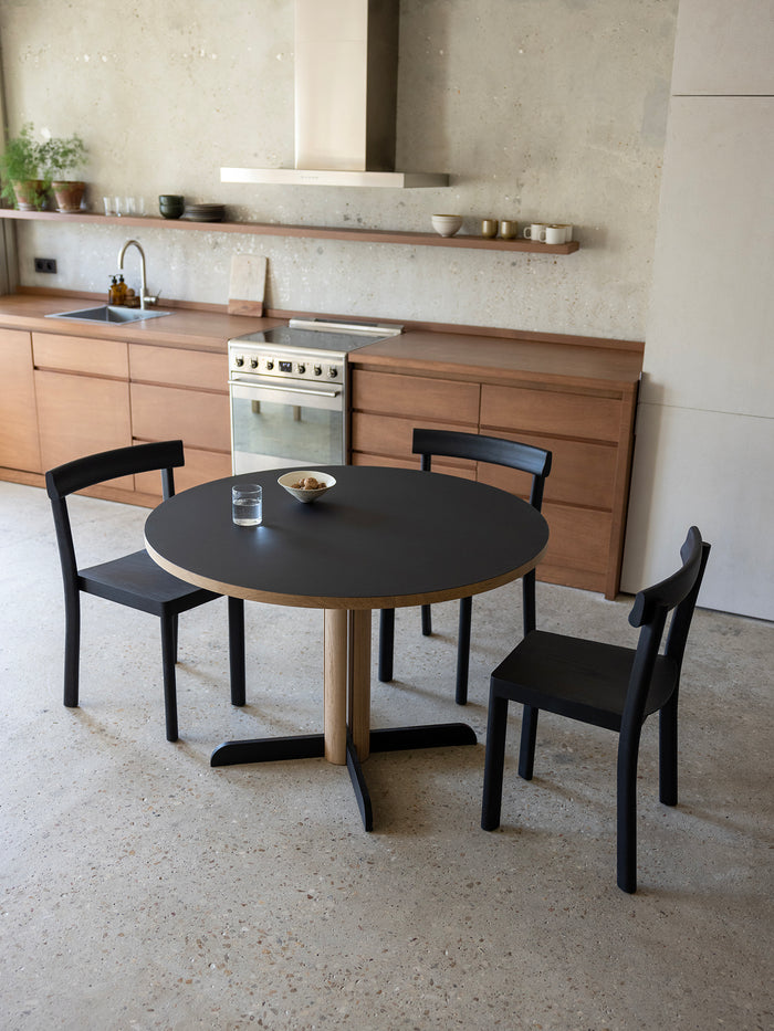 Kann Design - Toucan Round dining table black - oak DT1942