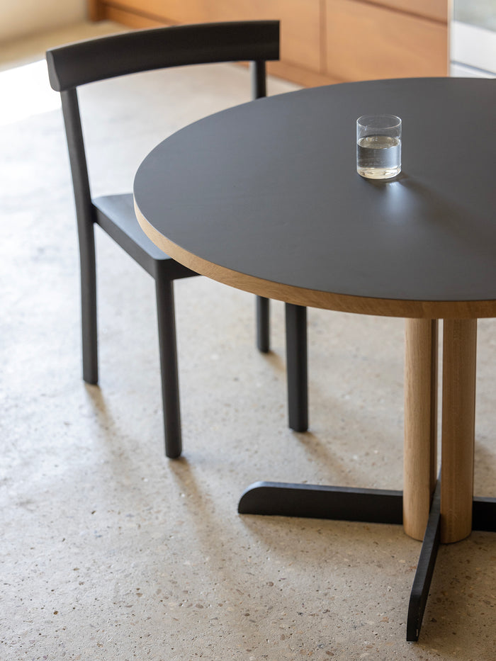 Kann Design - Table de repas Toucan Round noir - chêne DT1942